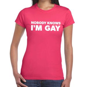 Gay pride nobody knows i am gay t-shirt roze voor dames