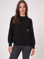 Cashmere trui met Audrey Hepburn-stijl boothalskraag