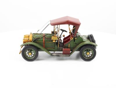 A TIN MODEL OF AN OLDTIMER