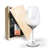 Wijnpakket met glas - Maison de la Surprise Syrah (Gegraveerde glazen) - thumbnail
