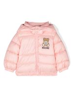 Moschino Kids veste matelassée à imprimé Teddy Bear - Rose