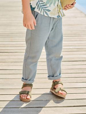 Broek van katoengaas voor jongens met verstelbare taille smaragdgroen Broek van katoengaas voor jongens met verstelbare taille smaragdgroen