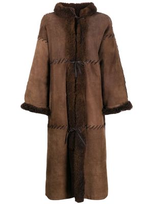 Christian Dior Pre-Owned manteau mi-long en peau de mouton (années 1980) - Marron