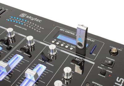 Skytec STM-3007 6-kanaals mixer met mediaspeler & equalizer