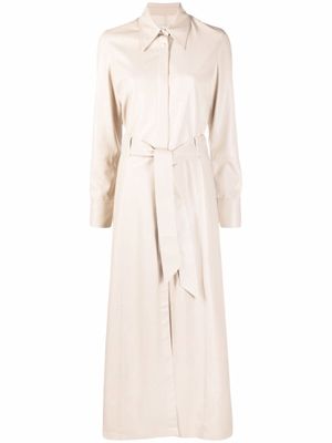 Nanushka robe-chemise longue ceinturée en cuir artificiel - Tons neutres