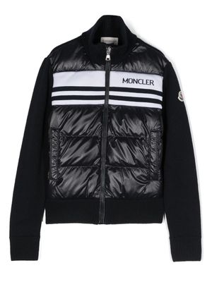 Moncler Enfant doudoune à logo en intarsia - Bleu
