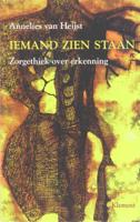 Iemand zien staan (Paperback)