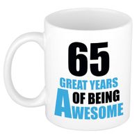 65 great years of being awesome cadeau mok / beker wit en blauw - thumbnail