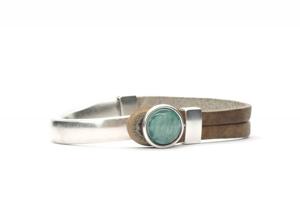 Qoss Taupe Armband Gwen Groene Bol - Maat L