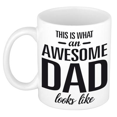 Awesome dad cadeau koffiemok - drink beker - voor Vaderdag - wit - 300 ml - papa