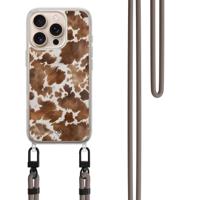 iPhone 16 Pro Max hoesje met bruin koord - Cowhide Chic iPhone 16 Pro Max hoesje met bruin koord - Cowhide Chic