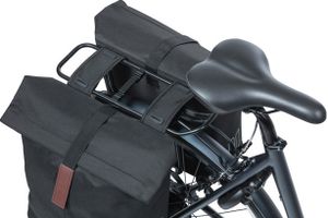 Basil city dubbele fietstas - waterafstotend polyester - zwart - universal bridge systeem - 28-32l