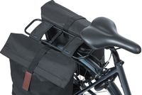 Basil city dubbele fietstas - waterafstotend polyester - zwart - universal bridge systeem - 28-32l