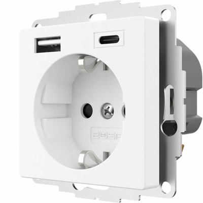 Stopcontact met USB en USBC poort 15W 3A glanzend wit RAL9010 voor een 40mm diepe doos