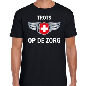 Trots op de zorg zilveren schild t-shirt zwart voor heren