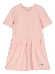 Calvin Klein Kids robe plissée à logo brodé - Rose