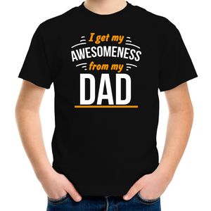 I get my awesomeness from my dad/ papa t-shirt zwart voor kinderen