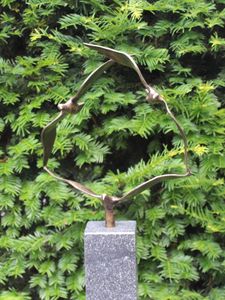 3 Vogels verbonden uit brons, excl. zuil