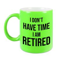 I dont have time I am retired pensioen mok / beker neon groen afscheidscadeau 330 ml