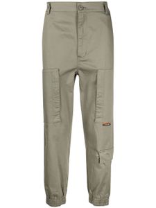 izzue pantalon fuselé en coton à patch logo - Vert