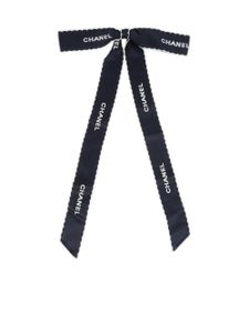 CHANEL Pre-Owned broche Bow à logo brodé - Noir