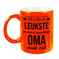 Leukste en meest geweldige oma cadeau koffiemok / theebeker neon oranje 330 ml