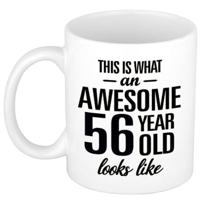 This is what an awesome 56 year old looks like - cadeau koffiemok - 300 ml - verjaardag 56 jaar