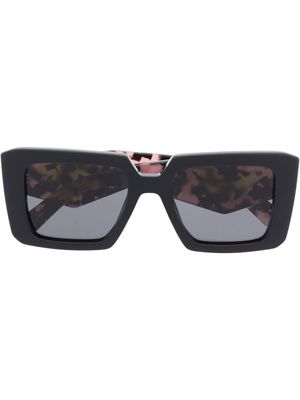 Prada Eyewear lunettes de soleil Symbole à monture carrée oversize - Noir