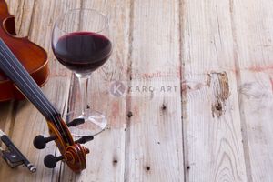 Karo-art Schilderij - Rode wijn en viool, op canvas , Multikleur , 3 maten , Wanddecoratie , Premium print