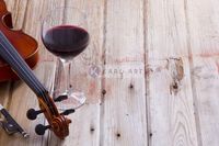 Karo-art Schilderij - Rode wijn en viool, op canvas , Multikleur , 3 maten , Wanddecoratie , Premium print