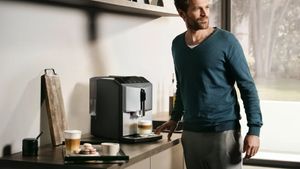 Siemens EQ.300 TF305E04 koffiezetapparaat Volledig automatisch Espressomachine 1,4 l