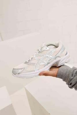 Asics Gel-1130 Unisex Sneakers Wit/Zilver - Maat 46.5 - Kleur: ZilverWit | Soccerfanshop Asics Gel-1130 Unisex Sneakers Wit/Zilver - Maat 46.5 - Kleur: ZilverWit | Soccerfanshop