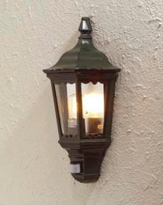 Wandlamp Firenze Signa groen met sensor halve zeskant buitenlamp Konstsmide 7230-600