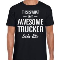 Cadeau T-Shirt heren - Awesome trucker - vrachtwagenchauffeur - zwart