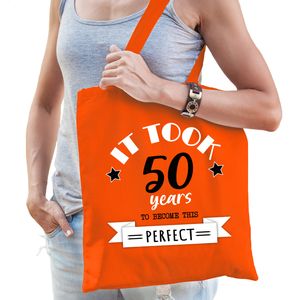 Cadeau tas voor dames - 50 en perfect - oranje - katoen - 42 x 38 cm - vijftig/Sarah - shopper