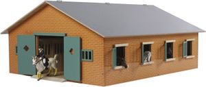 Paardenstal met 7 boxen