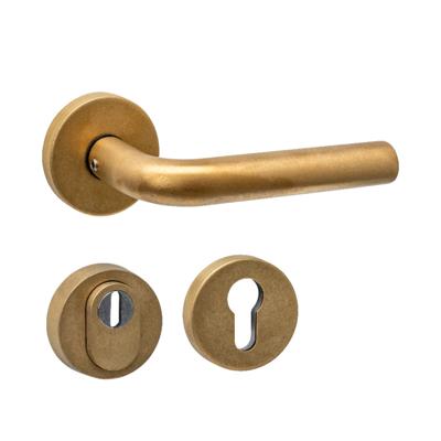 Intersteel Achterdeurbeslag SKG3 deurkruk Luzern met Rond Veiligheidsrozet PVD messing getrommeld
