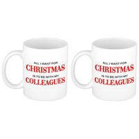 Set van 2x stuks kerst cadeau mokken All I want for Christmas is to be with my colleagues 300 ml - Bekers