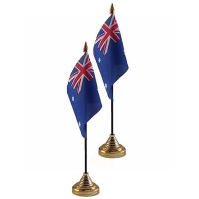 Australie tafelvlaggetjes - 2x stuks - 10 x 15 cm - met gouden standaard - H27 cm - versiering Australie tafelvlaggetjes - 2x stuks - 10 x 15 cm - met gouden standaard - H27 cm - versiering