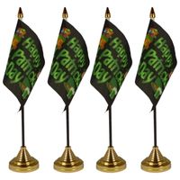 4x stuks happy St Patricks Day tafelvlaggetje 10 x 15 cm met standaard