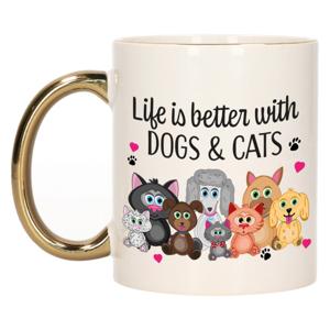 Cadeau koffie/thee mok - life is better with cats and dogs - gouden oor