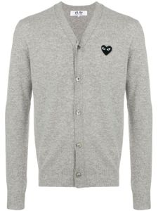 Comme Des Garçons Play cardigan à détail de patch logo - Gris