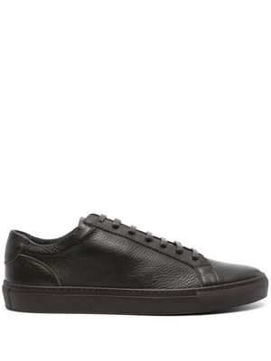 Corneliani baskets en cuir grainé - Marron