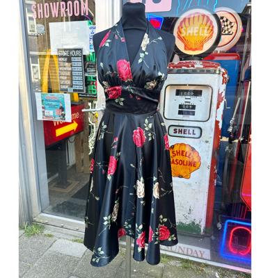 Red & Yellow Roses Satin Dress Black -XS | 70% korting Red & Yellow Roses Satin Dress Black -XS | 70% korting