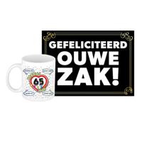 Verjaardag cadeau koffiemok 65 jaar - man - goddelijk - met gefeliciteerd ouwe zak wenskaart