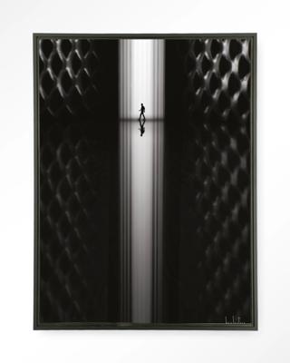 Urban Cotton Wandkleed 'Passing' 145 x 190cm in Floating Frame - black