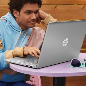 HP 17-cn2090nd Intel® Core™ i7 i7-1255U Laptop 43,9 cm (17.3") Full HD 16 GB DDR4-SDRAM 512 GB SSD Wi-Fi 5 (802.11ac) Windows 11 Home Zilver