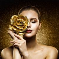 Foto Glas Art - Vrouw met gouden bloem voor haar oog,80x80cm, prachtig voor in de woon en of slaapkamer, inclusief ophang materiaal.
