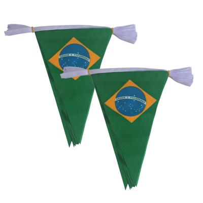 Brazilie landen punt vlaggetjes - 2x - 5 meter - polyester - landen - versiering - feestartikelen Brazilie landen punt vlaggetjes - 2x - 5 meter - polyester - landen - versiering - feestartikelen