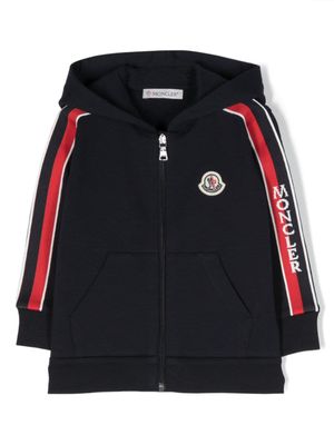 Moncler Enfant hoodie zippé à patch logo - Bleu